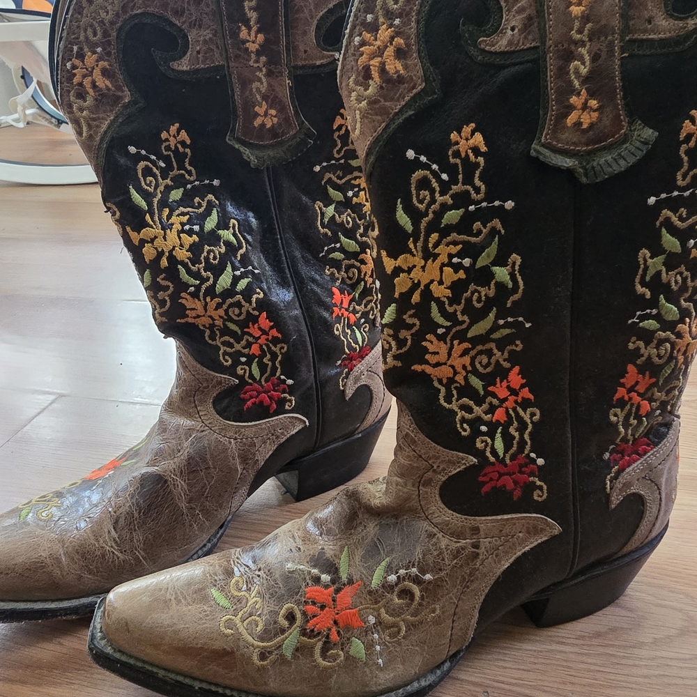 Floral Embroidered Heeled Boots